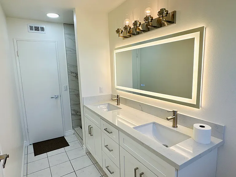 First floor full bathroom - Renovated with double sink vanity