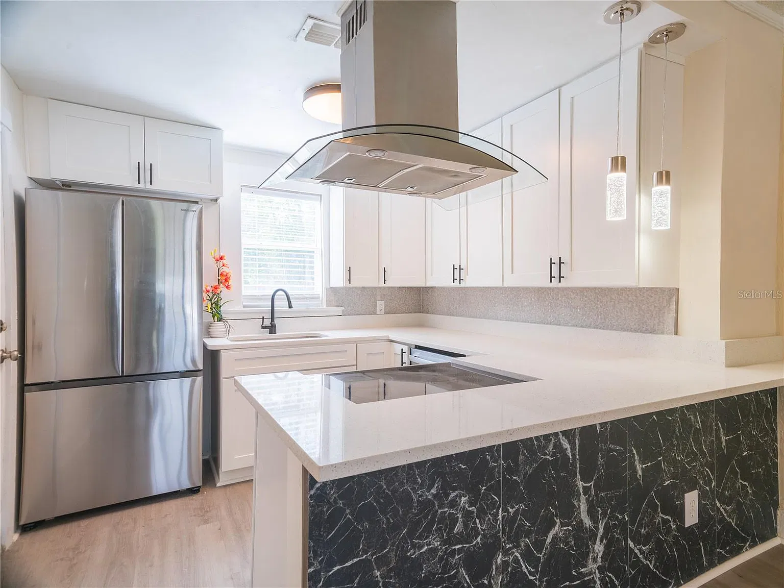 811 Overspin Dr — Photo 2
