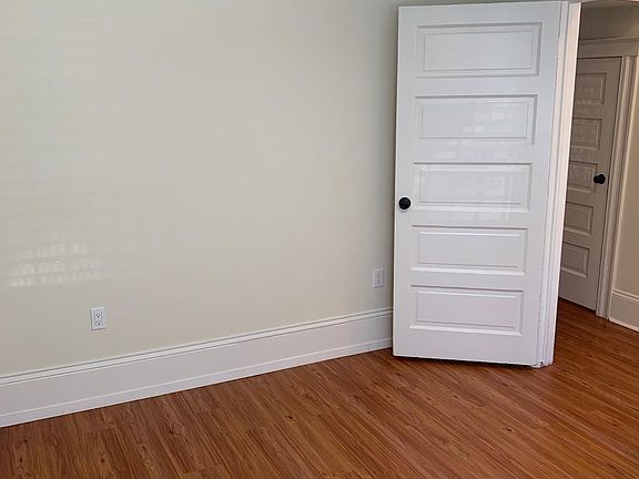 4th image of 107 Shotwell St