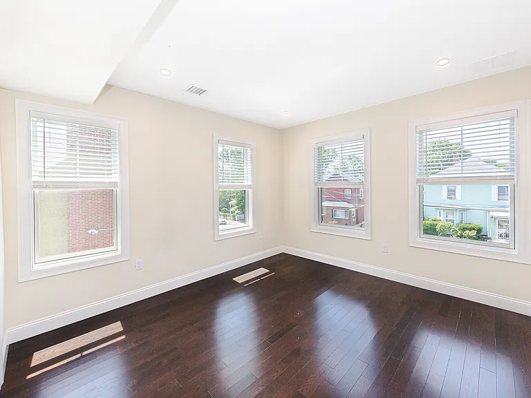 120 Jerome St — Photo 16