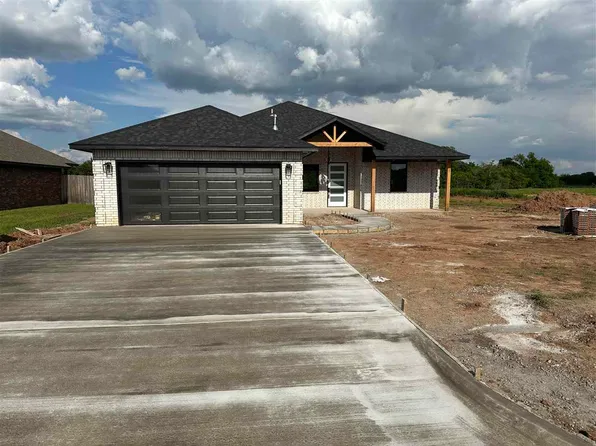 413 NW Creekside Dr, Cache, OK 73527