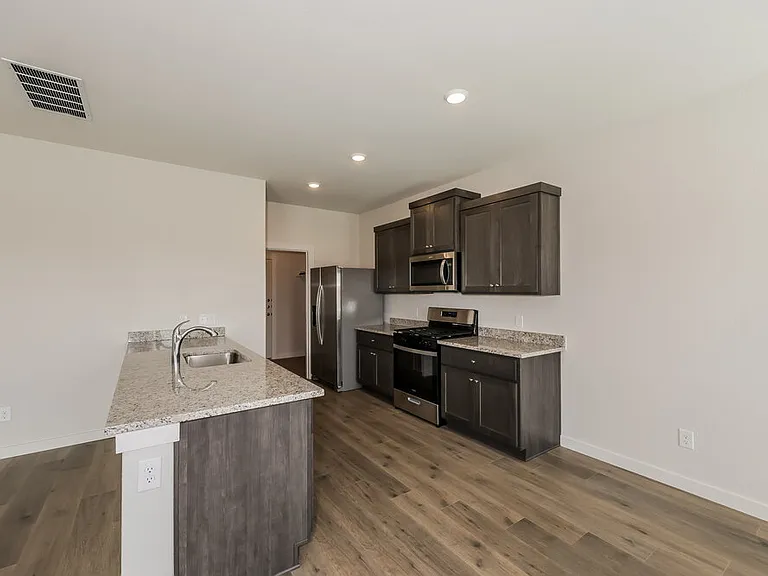315 Patton Ln — Photo 8