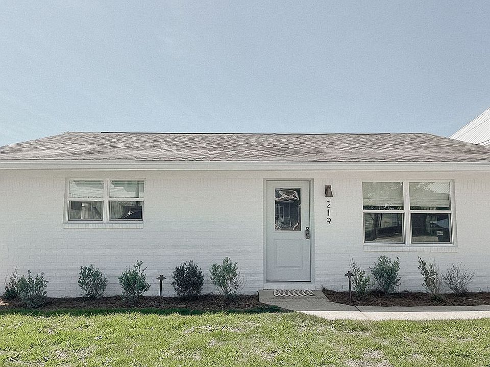 1st image of 219 Casa Pl