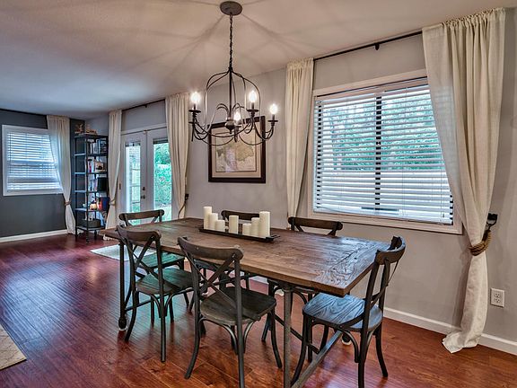 5th image of 611 Caribbean Way