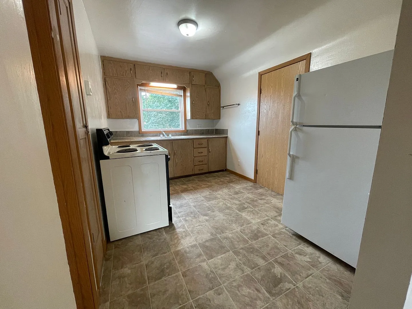 227 Central Ave. S — Photo 2