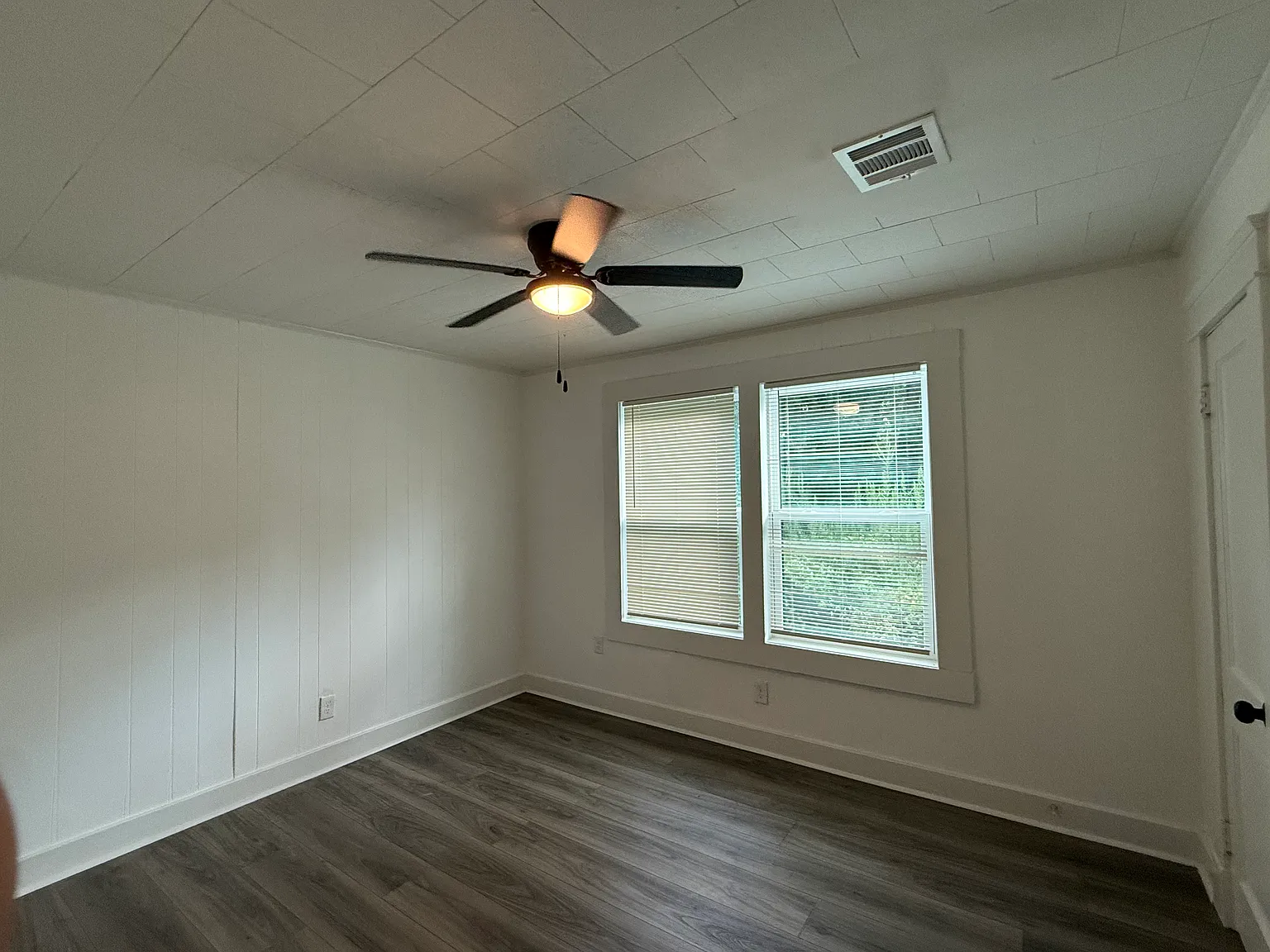 3 bed, 1000 sqft, $1,400 — Photo 2