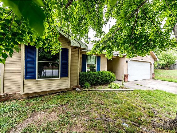 2nd image of 4057 N Brookhollow Ct