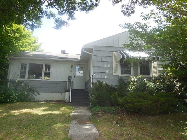 1st image of 201 Parkwood Dr