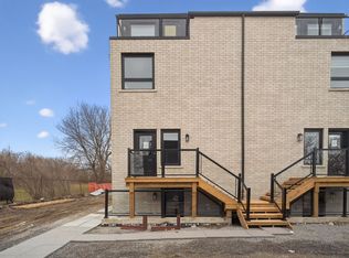 1 Dunsmore Gdns #D, Toronto, ON M3H3M1
