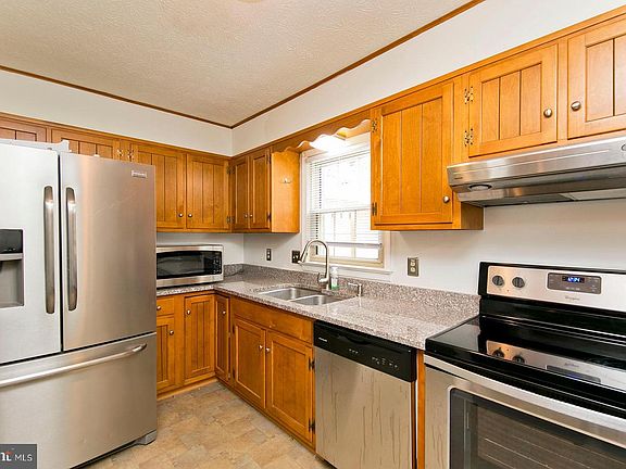 3rd image of 2158 Harvest Dr