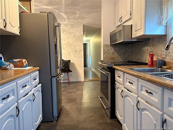 4th image of 610 College St