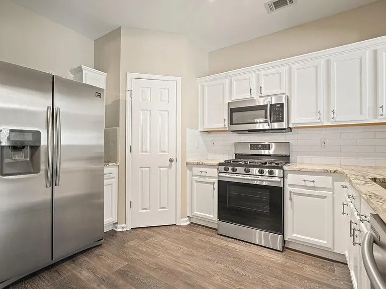 2045 Lakeshore Overlook Dr — Photo 16