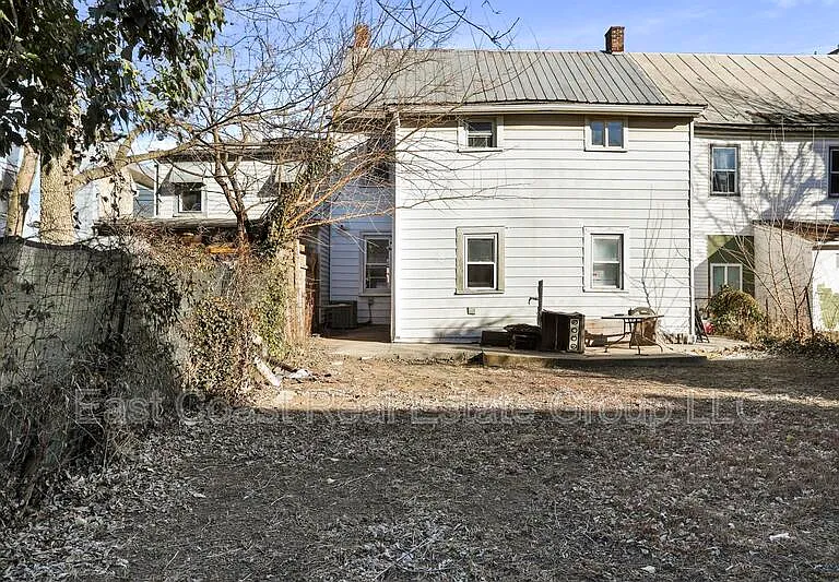 218 N College St — Photo 26