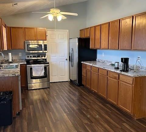 4th image of 523 Old Creek Ln