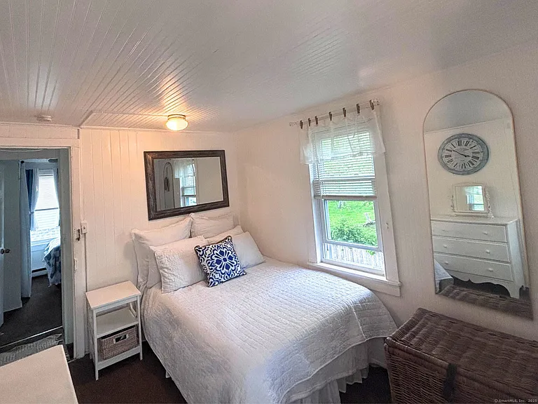 918 Fairfield Beach Rd — Photo 2