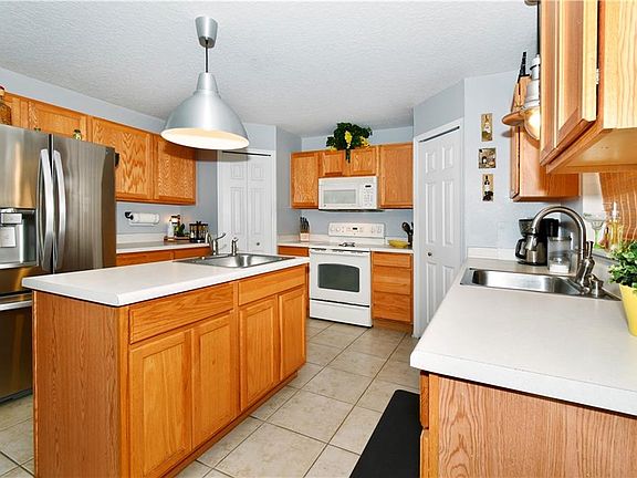 4th image of 317 Lake Shepard Dr
