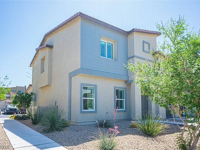 530 Gloster Ave — Photo 33
