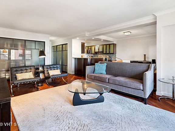 5th image of 1350 N Astor St APT 10B