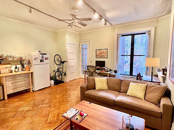 3rd image of 247 W 76th St #6