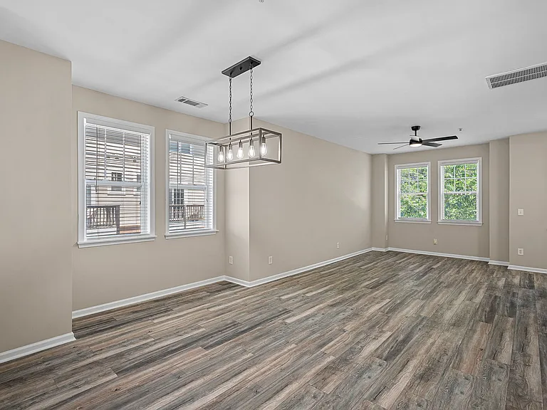 2632 Weddington Ave — Photo 8