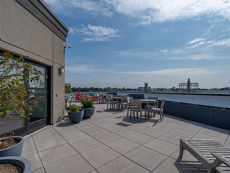 Port & Main — Photo 11