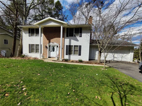 2309 Acorn Dr, Vestal, NY 13850