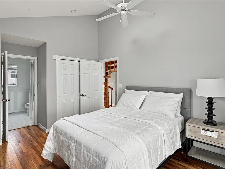 717 Dune Rd — Photo 14