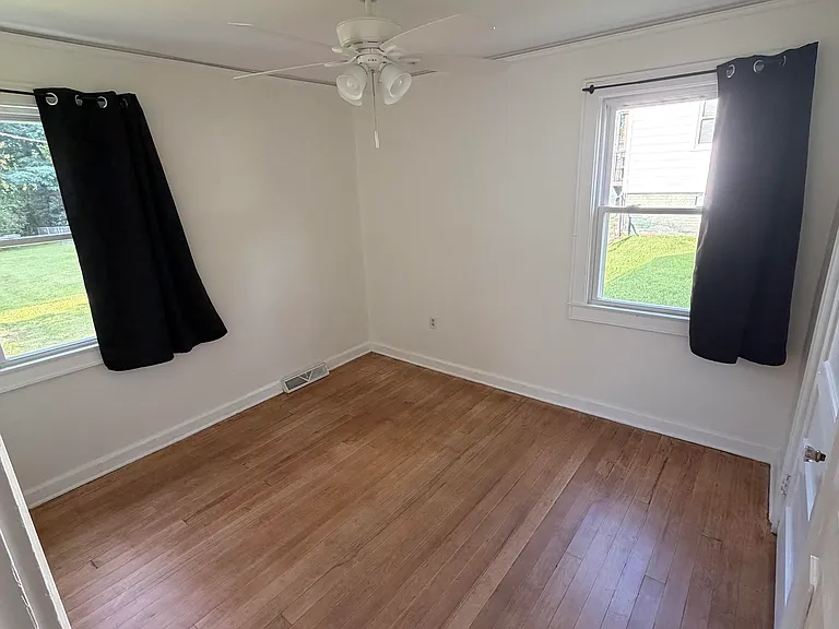 202 Mayfield Dr — Photo 1