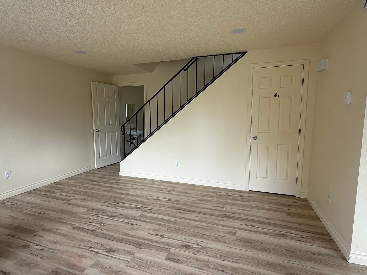 2 bed, 1.5 bath, 850 sqft, $1,695 — Photo 4