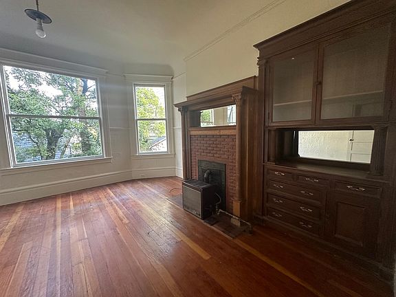 2nd image of 542 Steiner St APT 2
