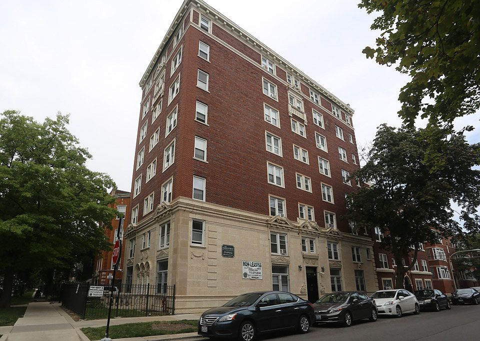 1st image of 7450 N Greenview Ave APT 85