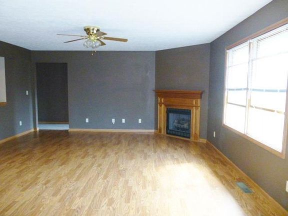 5th image of 647 Leslie Dr