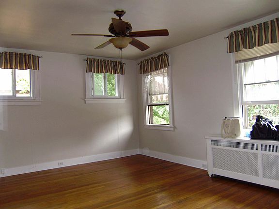 3rd image of 5621-5623 Woodmont St