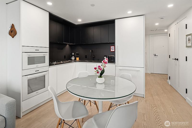 4th image of 300 Virginia Street #2304