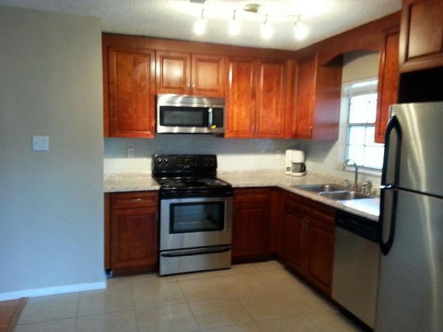 2nd image of 562 SW Butler Ave