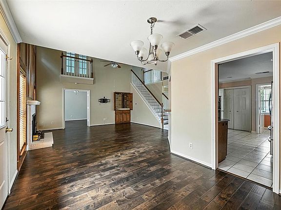 5th image of 300 Saint Emelion Ct
