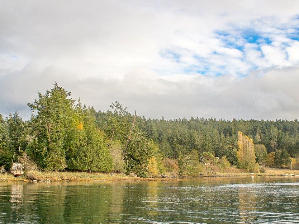 Approach to waterfront