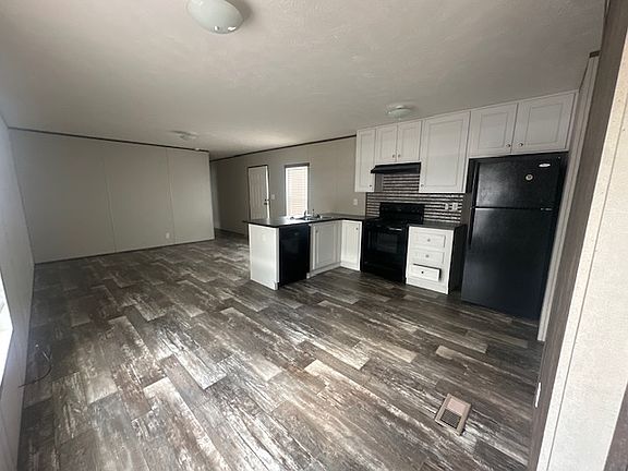 2nd image of 28 Dogwood Ln