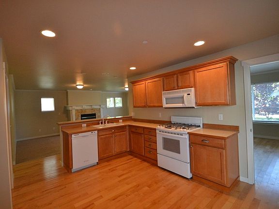 5th image of 2522 Mitchell Ave