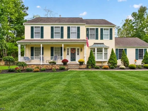 12 Pebble Beach Way, Washington Twp., NJ 07882