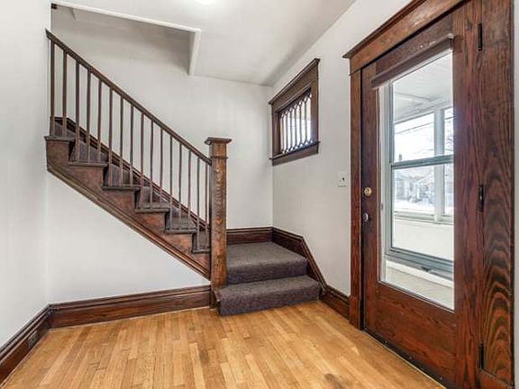 3rd image of 25 Elmwood St NE