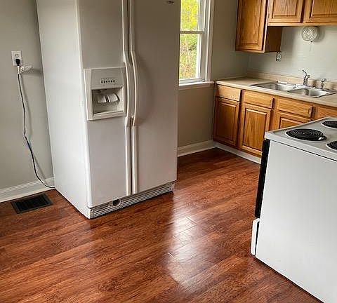 5th image of 2197 Grasmere Ave
