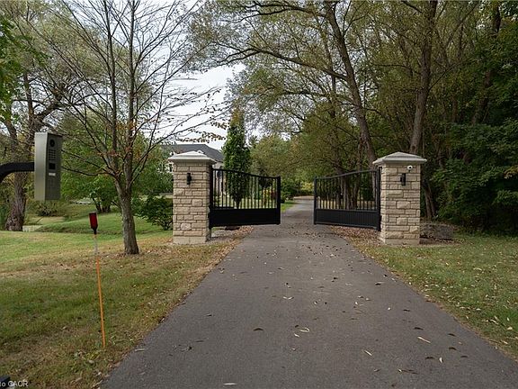 5th image of 740 Fiddlers Green Rd