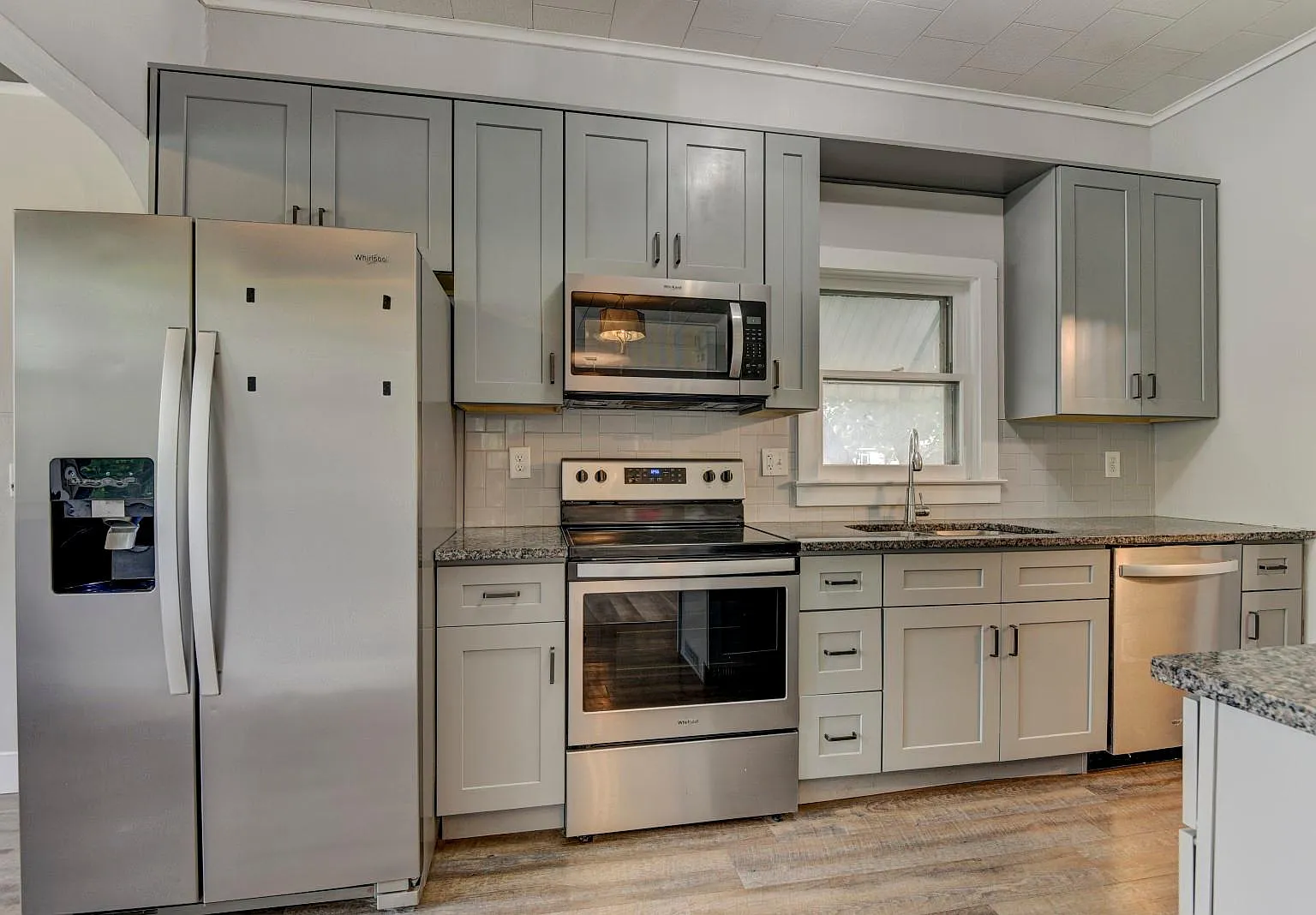 2 bed, 900 sqft, $1,350 — Photo 3
