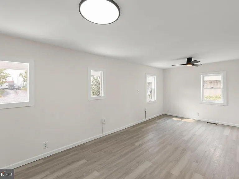 2141 Valley Ave — Photo 8