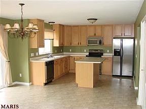 4th image of 805 Honeywood Dr