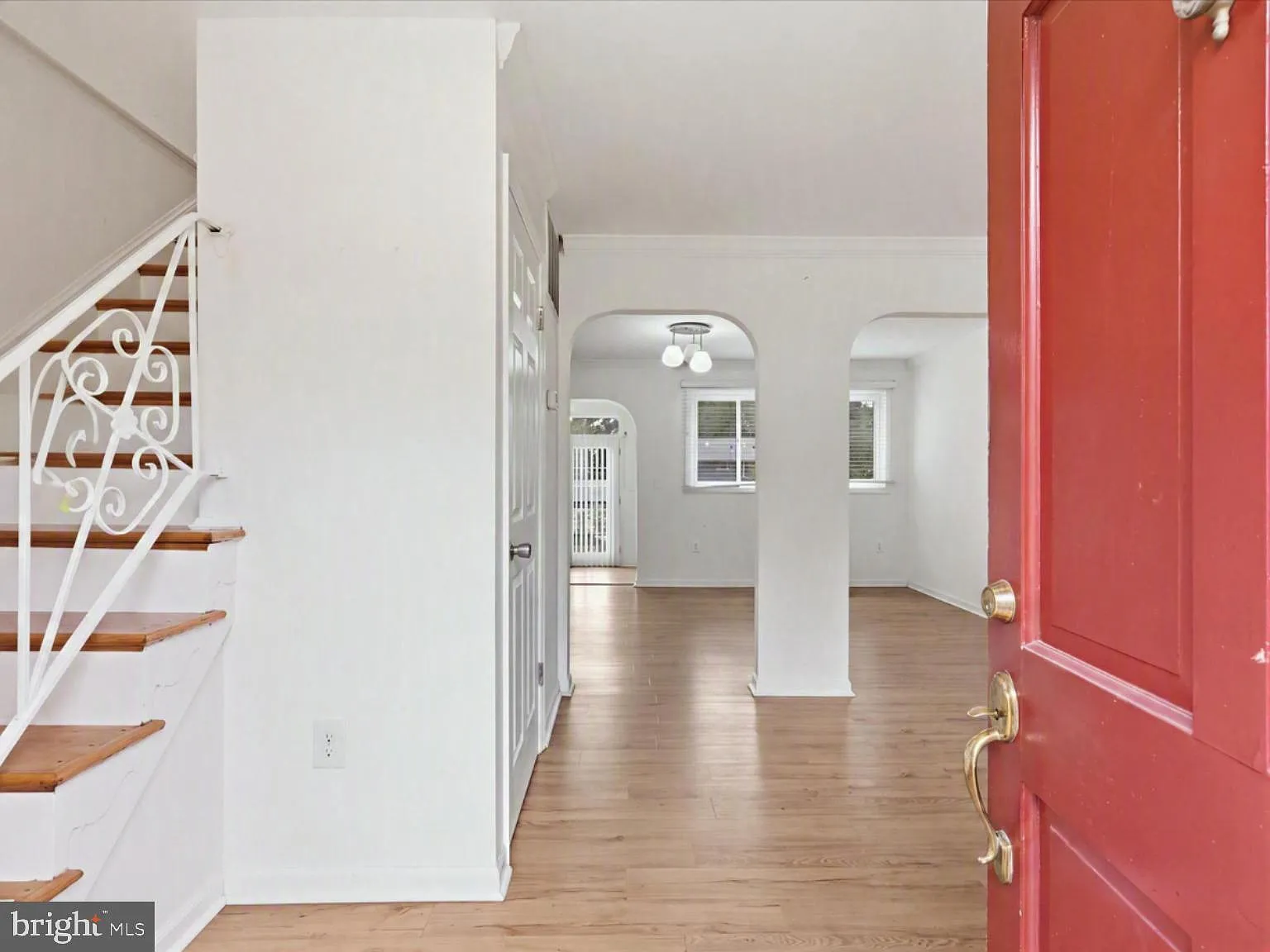 4 bed, 2.5 bath, 1900 sqft, $3,750 — Photo 2
