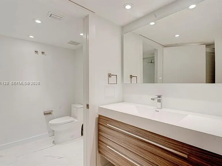 1 Alhambra Cir #601 — Photo 23