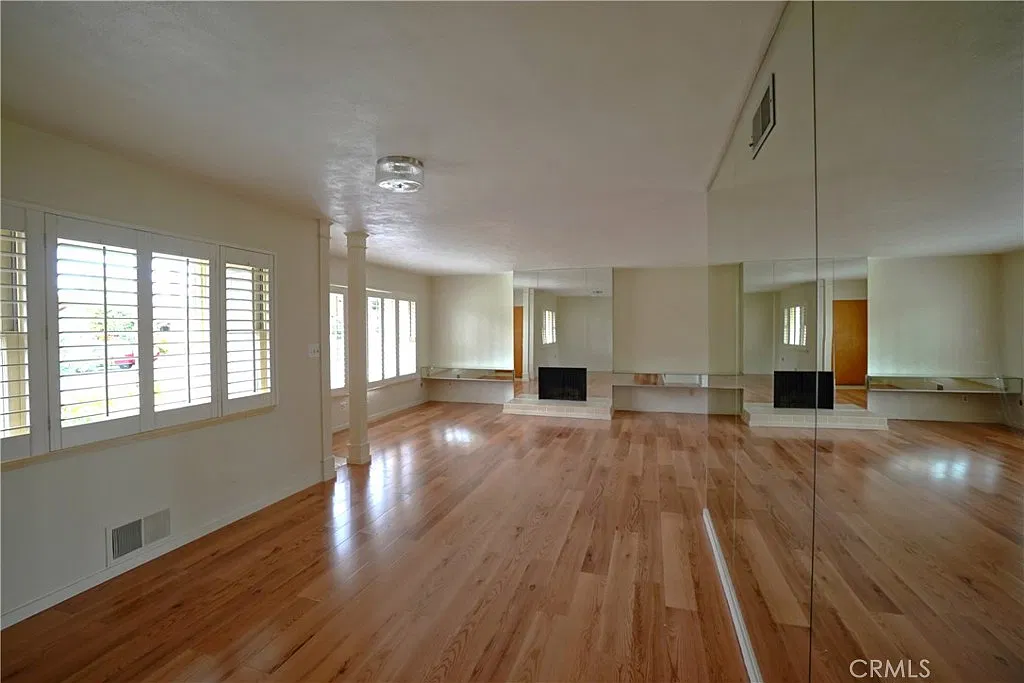 2 bed, 2.0 bath, 1850 sqft, $3,700 — Photo 3