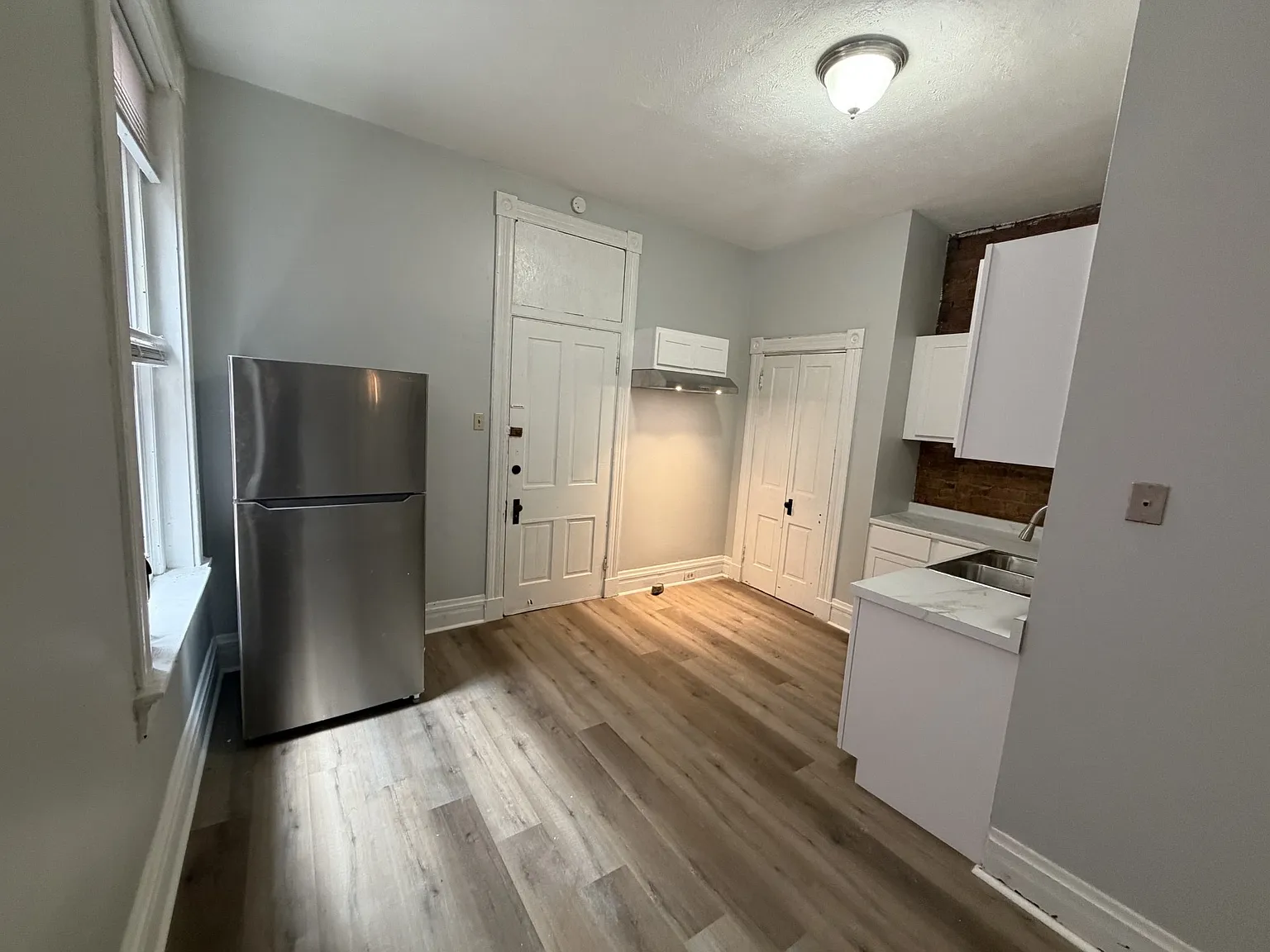 Studio, 500 sqft, $850 — Photo 2